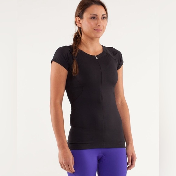 lululemon athletica Tops - Lululemon Athletica Black Fitted Cap Sleeve T-Shirt
